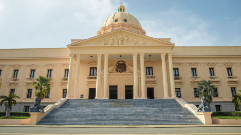 República Dominicana destaca en América Latina por avances institucionales y bajos niveles de riesgo político