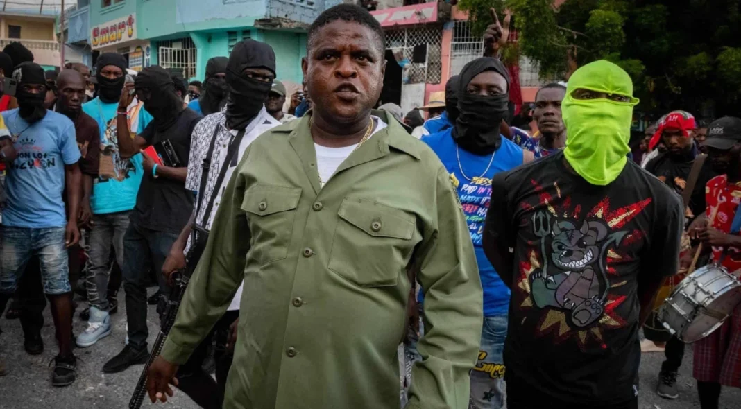 Fuerzas de seguridad lanzan operación en el barrio del jefe pandillero haitiano Barbecue