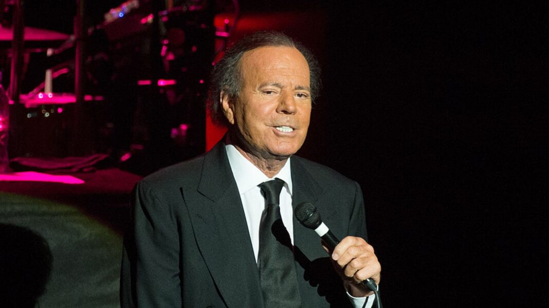 Develan las ilegales condiciones laborales de exempleadas de Julio Iglesias