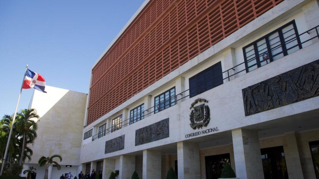 Proponen subsidio por desempleo de 6 meses y seguro de salud extendido