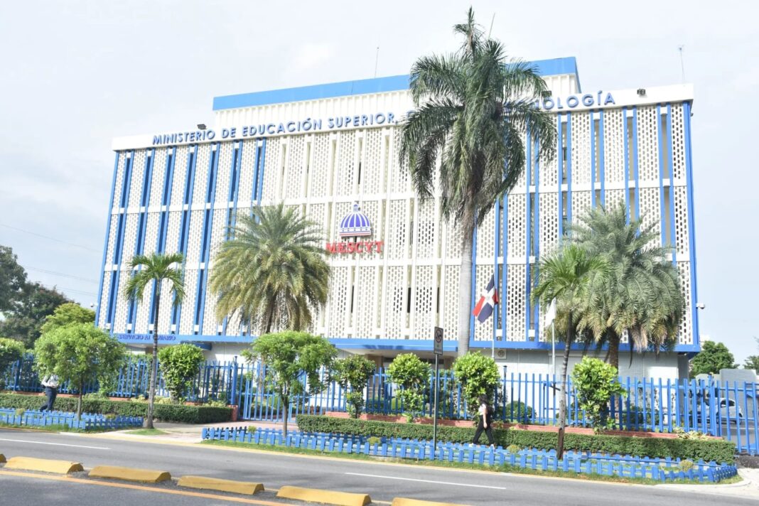 MESCyT reitera importancia de las Carreras STEM en el mercado laboral del país