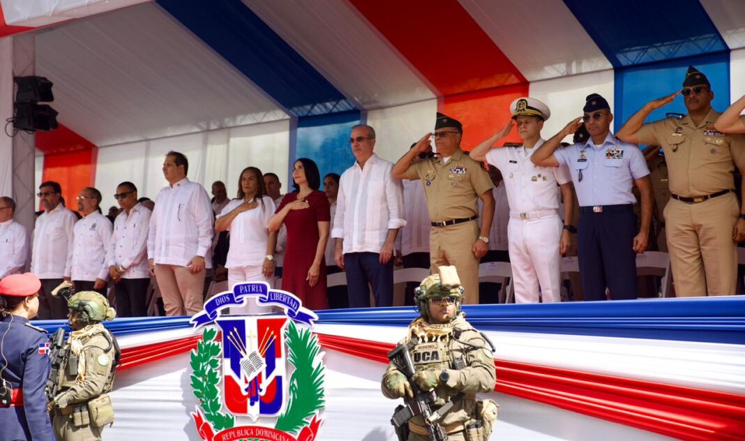 Abinader encabeza desfile conmemorativo del 213 aniversario del natalicio de Juan Pablo Duarte, dando inicio al Mes de la Patria