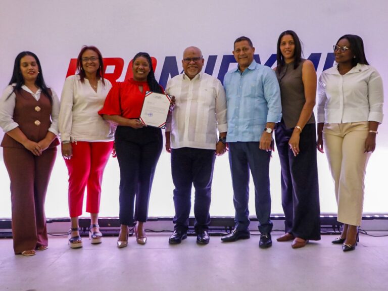 Promipyme impulsa la economía de Samaná con créditos por RD$50 millones