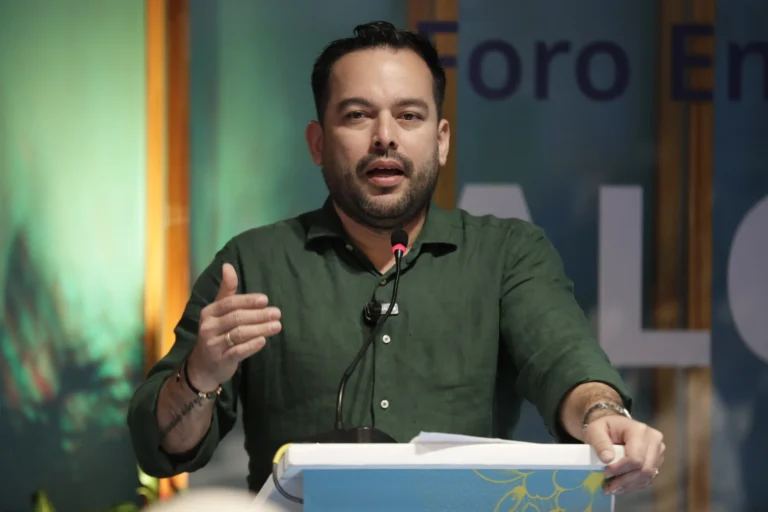 Ministro colombiano tacha de "agresión económica" el arancel del 30 % impuesto por Ecuador