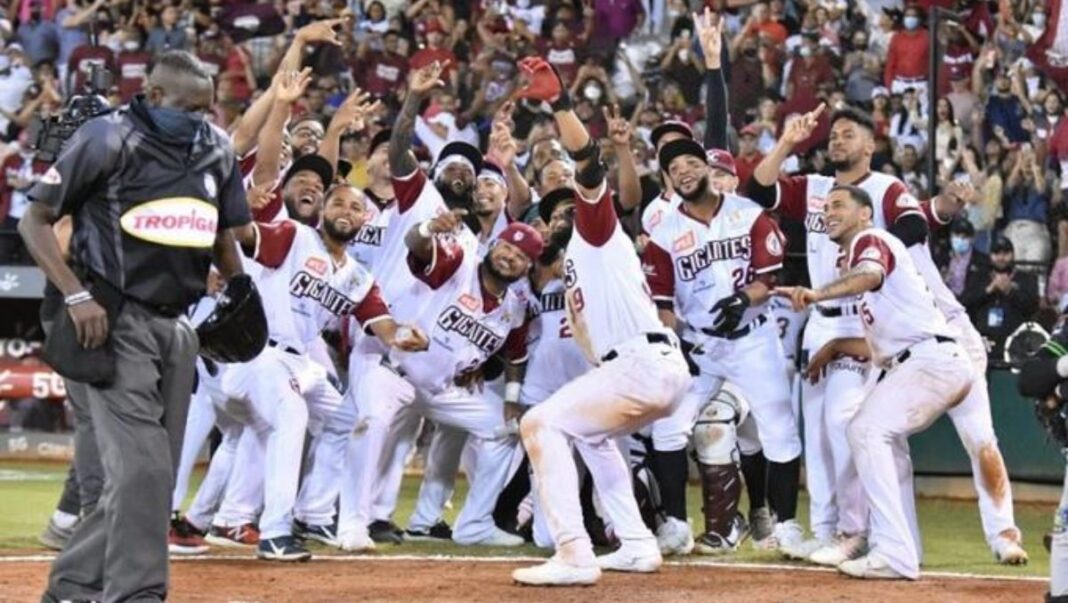 Gigantes derrotan a Toros para su primer triunfo RR