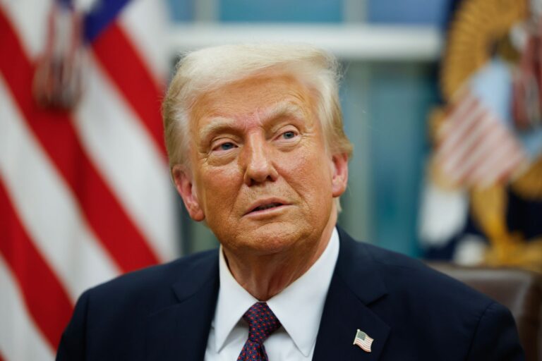Trump dice que iniciarán ataques terrestres contra carteles que están "dirigiendo" México