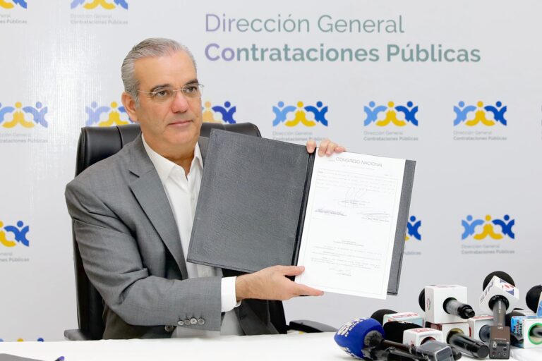 Abinader aprueba reglamento de aplicación de la Ley 47-25 de Contrataciones Públicas