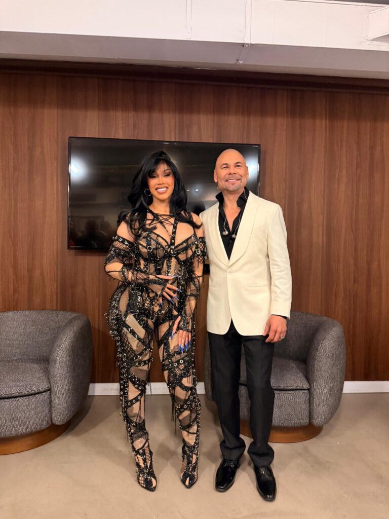 El Prodigio participa junto a Cardi B en “Saturday Night Live”