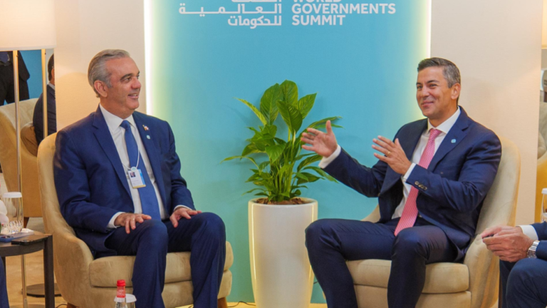 Presidente Abinader impulsa hub logístico para exportaciones Paraguay