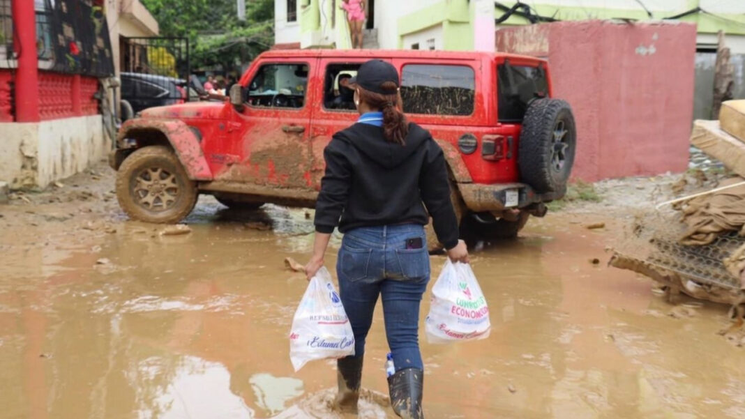 Gobierno asiste a familias afectadas por inundaciones en Puerto Plata, María Trinidad Sánchez, Espaillat y Samaná