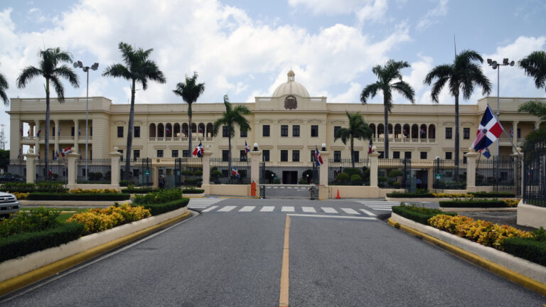 Poder Ejecutivo dispone extradición de dos dominicanos y un polaco hacia los Estados Unidos y Polonia