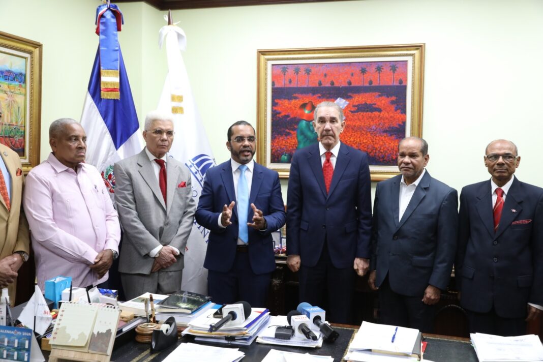 García Fermín juramentan a Jimmy Rosario Bernald como nuevo rector del Itla