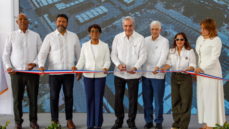 Abinader inaugura moderno mercado municipal en Higüey