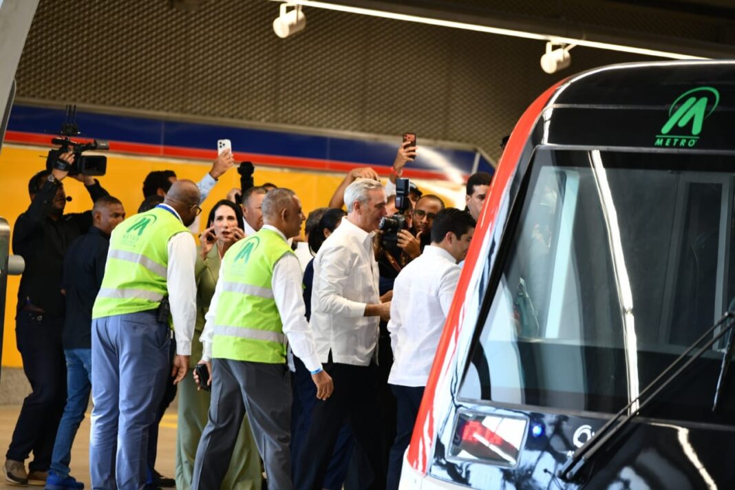Presidente Abinader pone en marcha Línea 2C del Metro de Santo Domingo