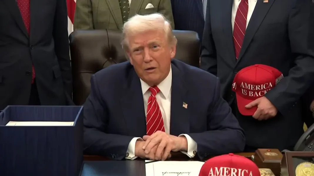 Trump arremete contra la periodista Kaitlan Collins tras preguntas sobre archivos de Jeffrey Epstein