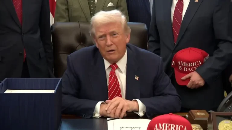 Trump arremete contra la periodista Kaitlan Collins tras preguntas sobre archivos de Jeffrey Epstein