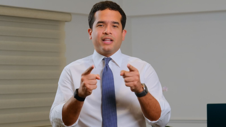 Omar Fernández alerta sobre "desconexión" oficial: Inflación y bajo crecimiento golpean a las familias dominicanas