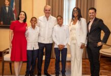 Presidente recibe al destacado estudiante Hensel Aquino García, apodado “Pico de Oro” por su elocuencia y seguridad al expresarse Presidente recibe al destacado estudiante Hensel Aquino García, apodado “Pico de Oro” por su elocuencia y seguridad al expresarse