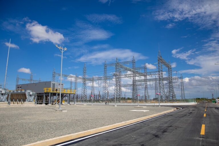 Presidente Abinader inaugura termoeléctrica de 414 MW en Manzanillo