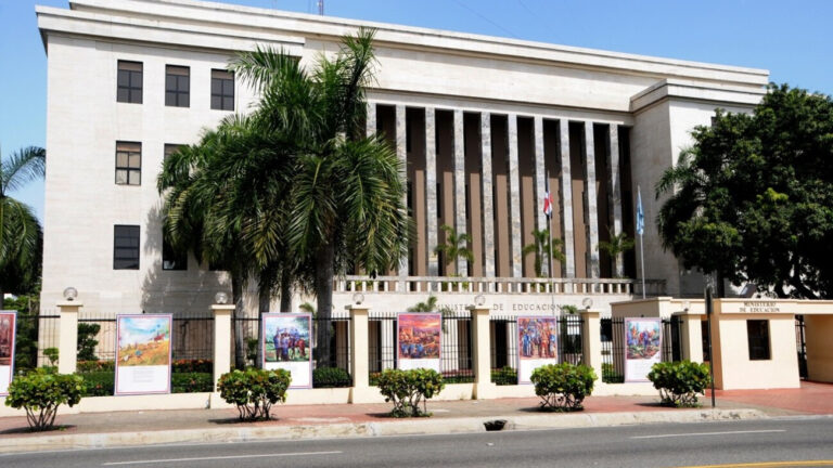 Ministerio de Educación reporta 63 % de avance en evaluación docente 2025-2026