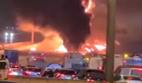 Explosión y fuerte incendio en la Embajada de EE.UU. en Arabia Saudita tras ataque de drones