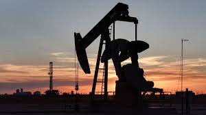 Trump anuncia suspensión temporal de sanciones petroleras para reducir precios