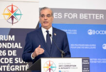 Presidente Abinader destaca integridad en foro anticorrupción en París