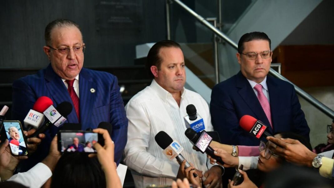 Gobierno dominicano convoca a líderes políticos para buscar acuerdo ante crisis global