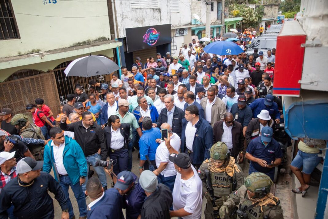 Presidente Abinader recorre sector Nuevo Amanecer de Los Alcarrizos Presidente Abinader recorre sector Nuevo Amanecer de Los Alcarrizos