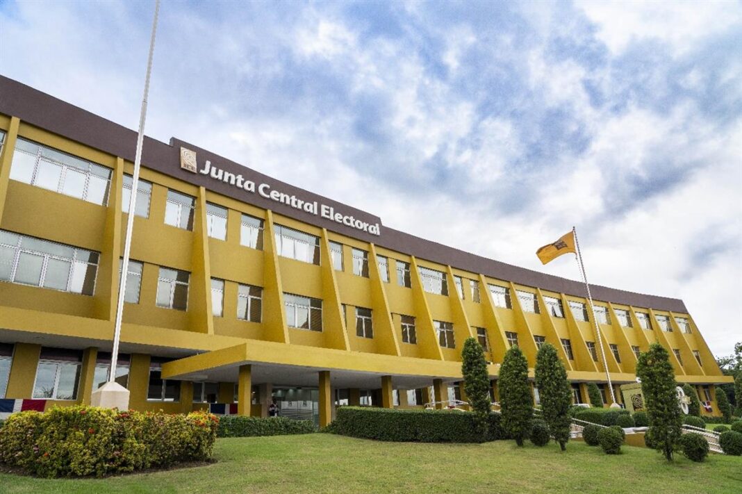 JCE inicia este domingo 12 de abril la renovación de la nueva cédula a nivel nacional JCE inicia este domingo 12 de abril la renovación de la nueva cédula a nivel nacional