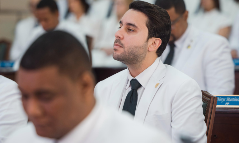 Rafael Gutiérrez “Guti” es elegido nuevo vocero de los regidores de la FP en la capital