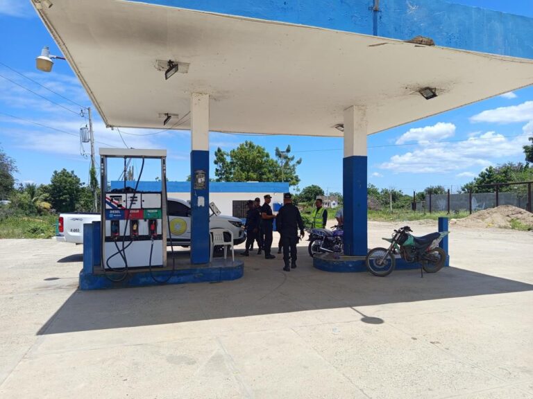 MICM y CECCOM cierran 3 estaciones de combustibles en Azua y Montecristi
