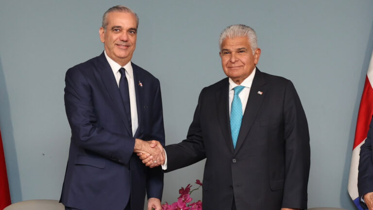 Presidente Abinader se reúne con su homólogo panameño, José Raúl Mulino
