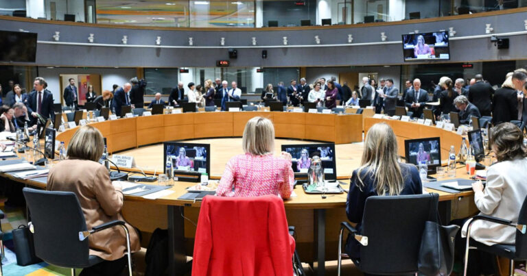 La UE sanciona a 16 personas y 7 entidades por deportar y adoctrinar a niños ucranianos