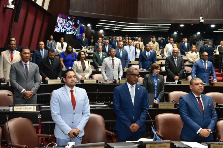 Diputados guardan minuto de silencio en memoria del destacado fotorreportero Franklin Guerrero