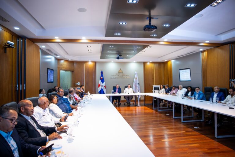 Sectores productivos y sociales valoran medidas propuestas y apertura al diálogo tras encuentro con el ministro Magín Díaz