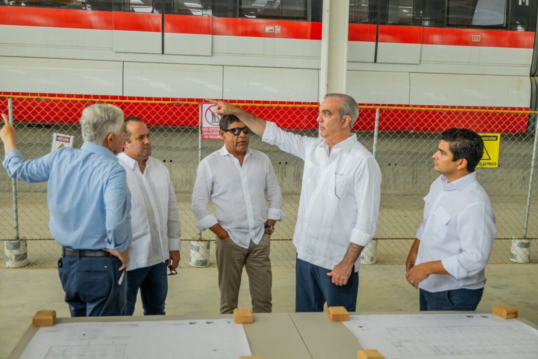 Presidente Abinader supervisa avances del Monorriel de Santiago Presidente Abinader supervisa avances del Monorriel de Santiago