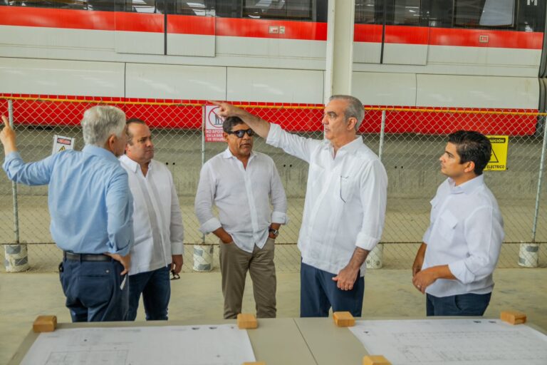 Presidente Abinader supervisa avances del Monorriel de Santiago