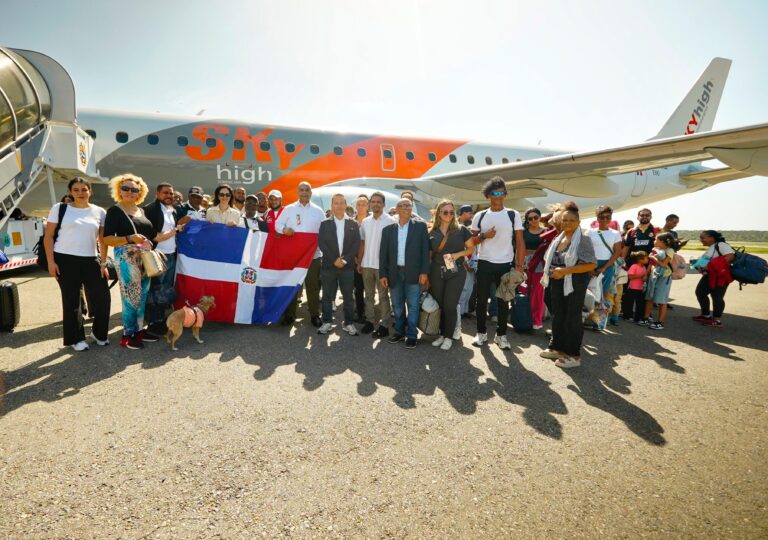 Gobierno dominicano facilita el retorno al país de 65 ciudadanos a través de vuelo humanitario procedente de Venezuela