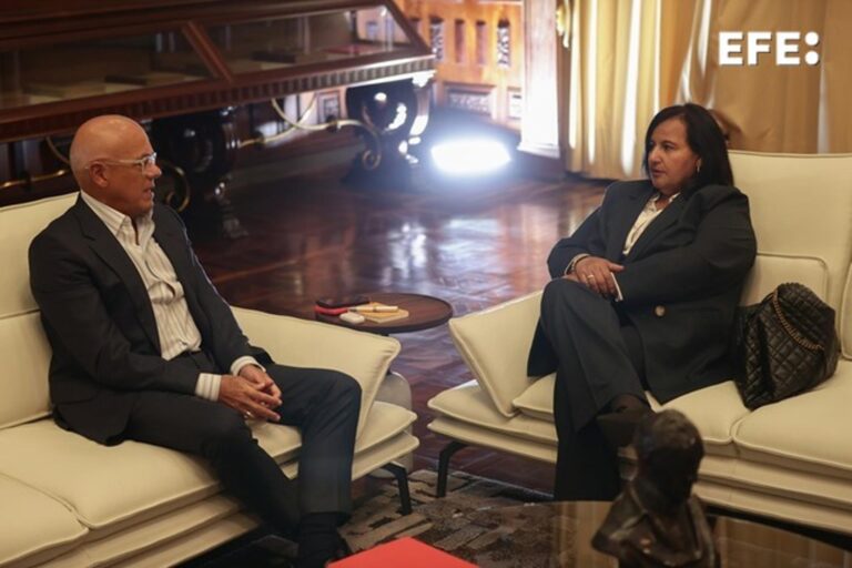 EEUU sienta a negociar a viejo y a actual Parlamento para acelerar transición en Venezuela