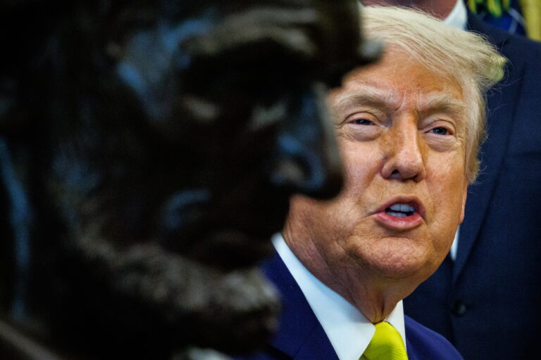 Trump dice que habló directamente con oficiales iraníes durante el bombardeo, según Fox