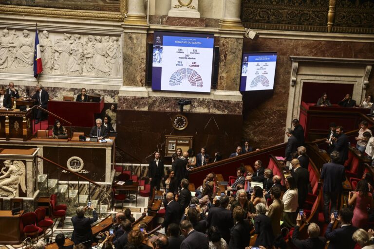 Francia aprueba definitivamente la ley que legaliza la eutanasia y el suicidio asistido