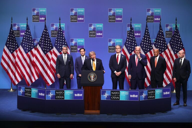Trump amenaza con una respuesta "mucho peor" si Irán vuelve a atacar barcos en Ormuz