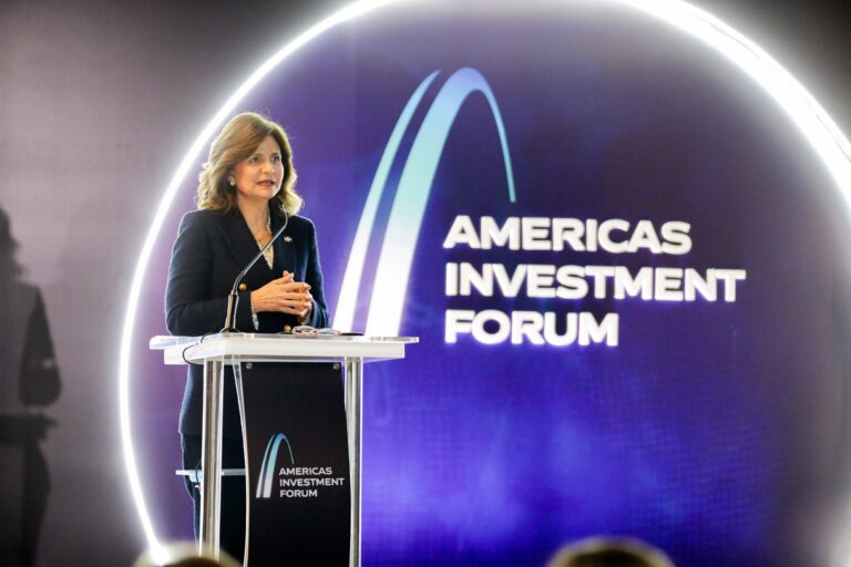 Raquel Peña proyecta a RD como un destino confiable para la inversión en el Americas Investment Forum 2026
