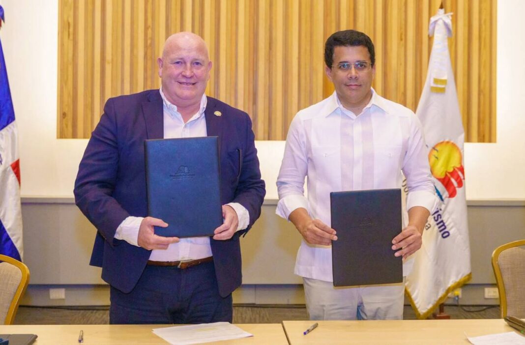 Ministro Collado firma acuerdo con ITF para fortalecer de la Movilidad Turística Sostenible Ministro Collado firma acuerdo con ITF para fortalecer de la Movilidad Turística Sostenible