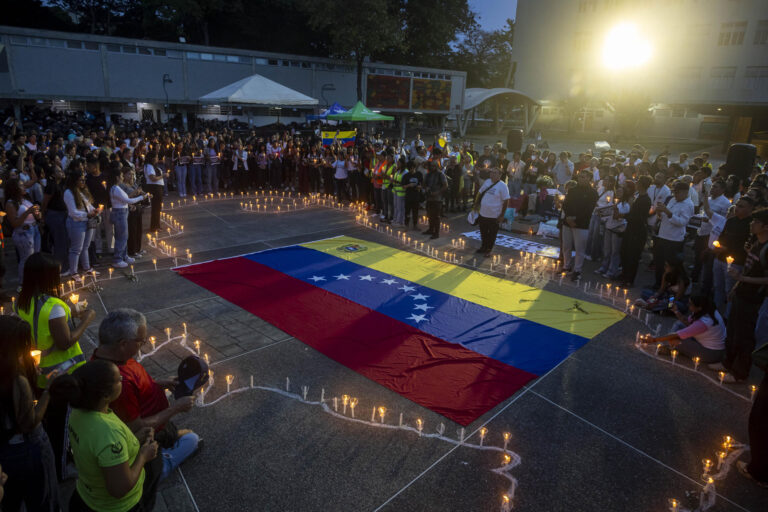 Suben a 3.535 los fallecidos y a 16.740 los heridos por los terremotos en Venezuela