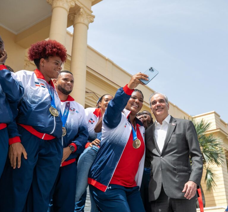 Abinader anuncia incorporación de medallistas de Santo Domingo 2026 al PARNI y aumento de incentivos a partir de 2027