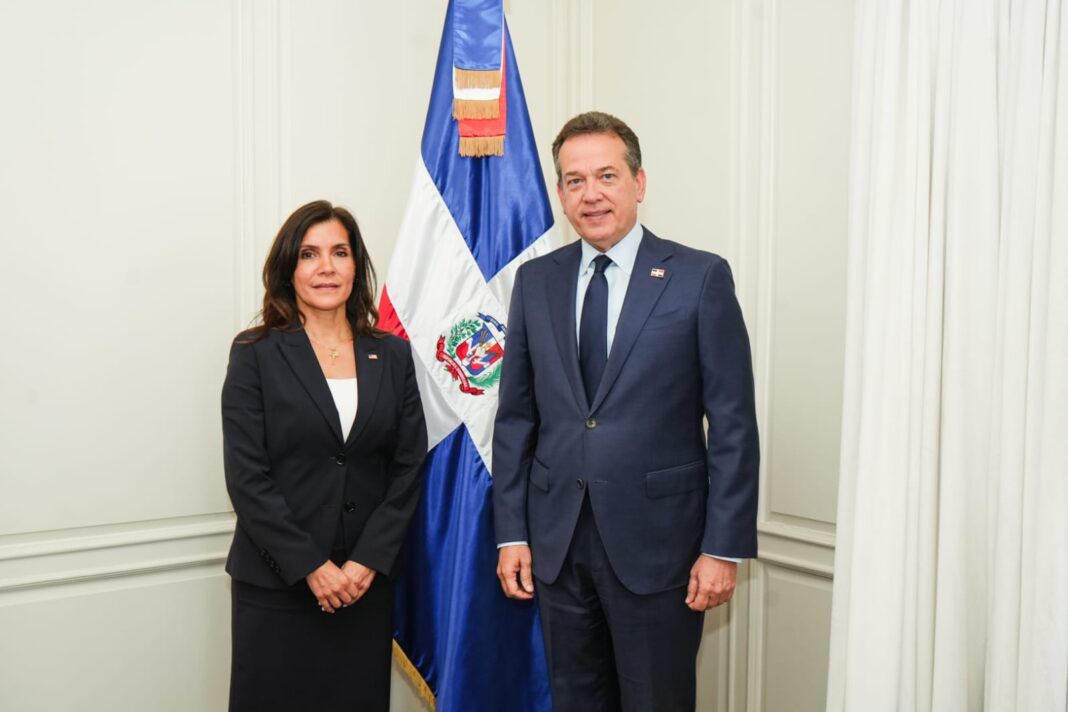 Canciller Ito Bisonó recibe a embajadora de Estados Unidos y reafirma solidez de las relaciones bilaterales Canciller Ito Bisonó recibe a embajadora de Estados Unidos y reafirma solidez de las relaciones bilaterales