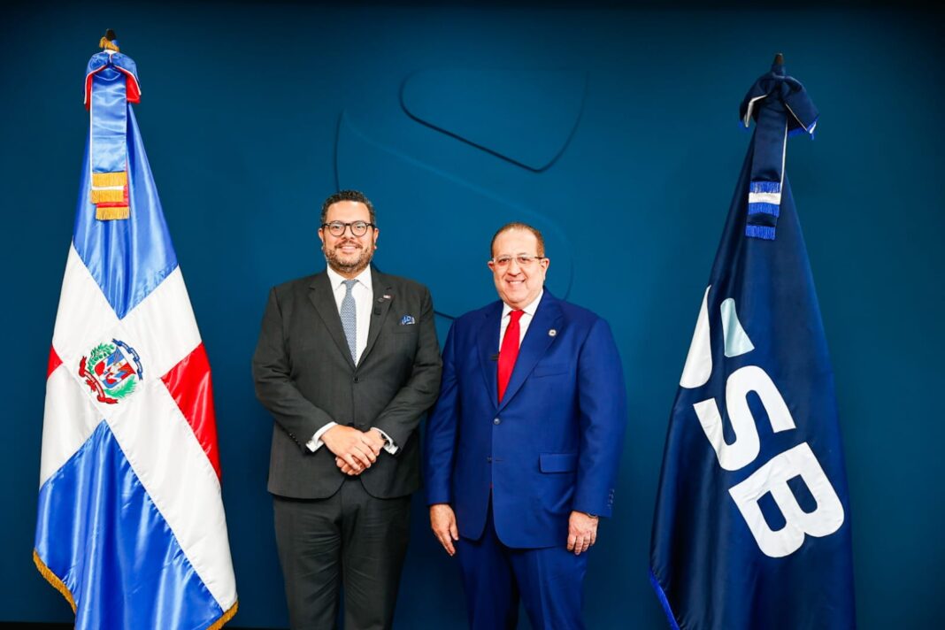 Ministro Magín Díaz juramenta a Enmanuel Cedeño Brea como nuevo superintendente de Bancos
